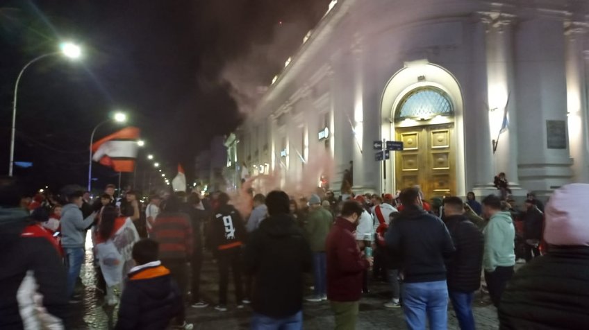 Los hinchas de River celebraron un nuevo título en el centro de Tandil